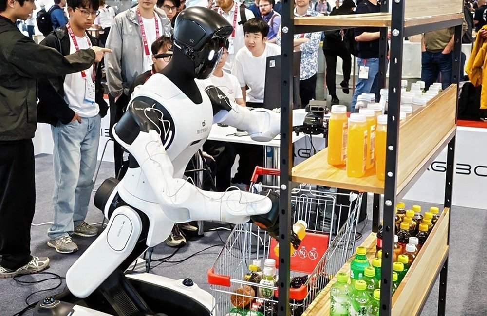 AGIBOT Hosts World Challenge 2026, Testing AI Models on Real-World Tasks