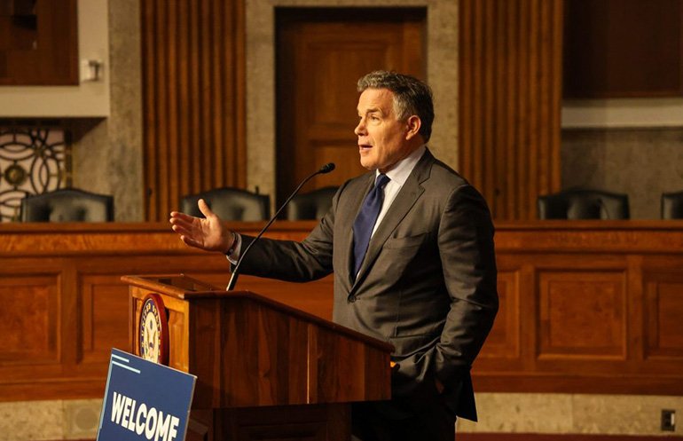 Effort to establish a National Commission on Robotics advances in Congress