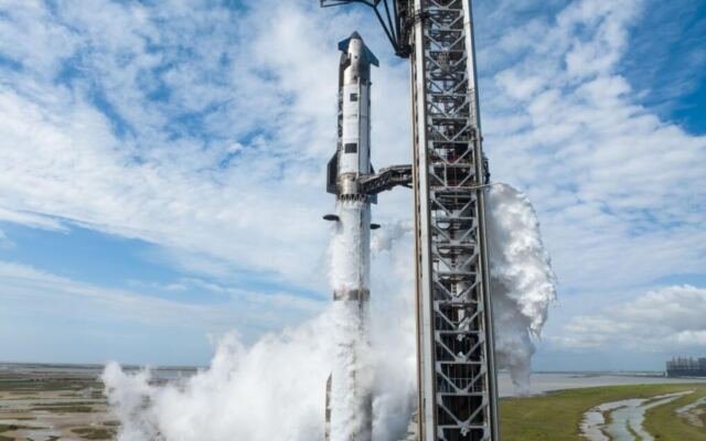 SpaceX falls to $135 IPO price ahead of Starship launch