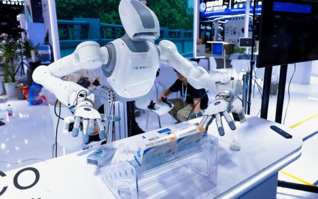 BrainCo demonstrates brain-controlled robot AI platform