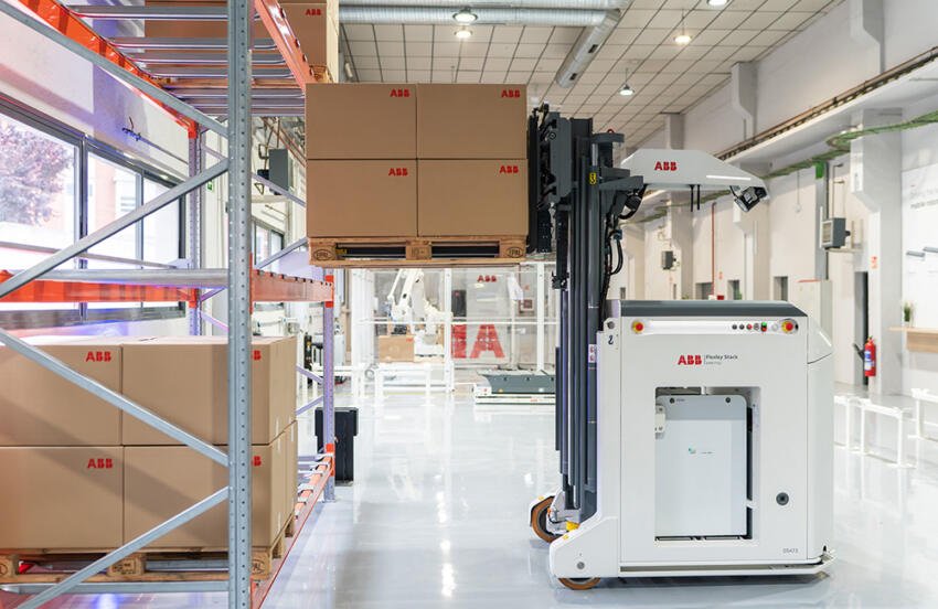 ABB Robotics includes vSLAM navigation in F712 autonomous forklift