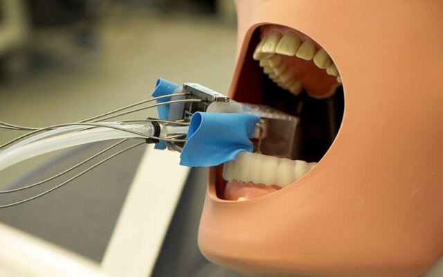 A mini robot to simplify dental treatment