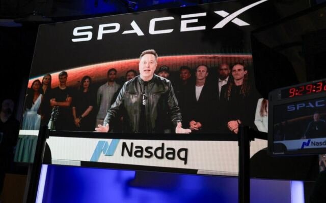 SpaceX slips below its $135 IPO price ahead of Starship launch
