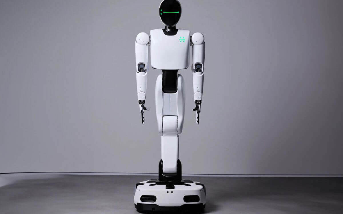Holiday Robotics raises $105M for its FRIDAY wheeled humanoid