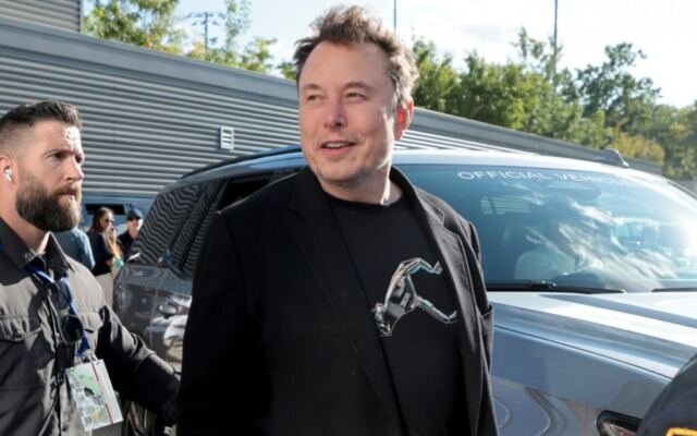 Elon Musk spends half his time talking robots and AI on Tesla…