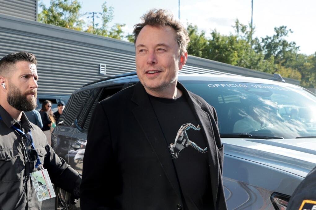 Elon Musk spends half his time talking robots and AI on Tesla…