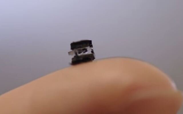 A ‘5-in-1’ seed-sized surgical robot