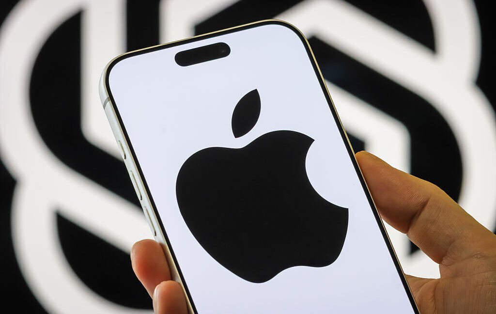 Musk drops Apple from antitrust suit but keeps gunning for OpenAI