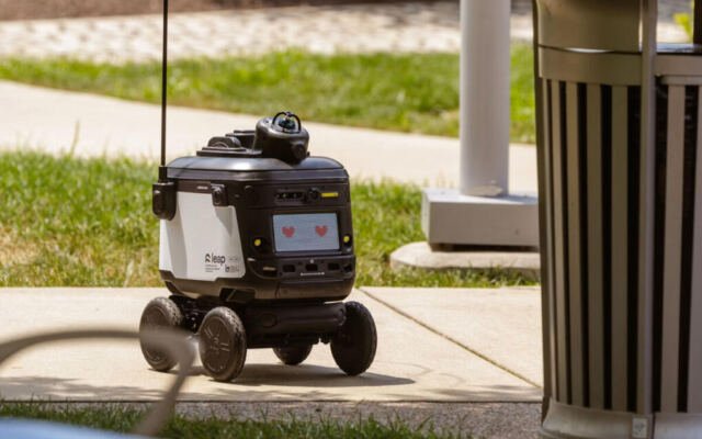 Robot.com partners with Sodexo to roll out more sidewalk delivery robots